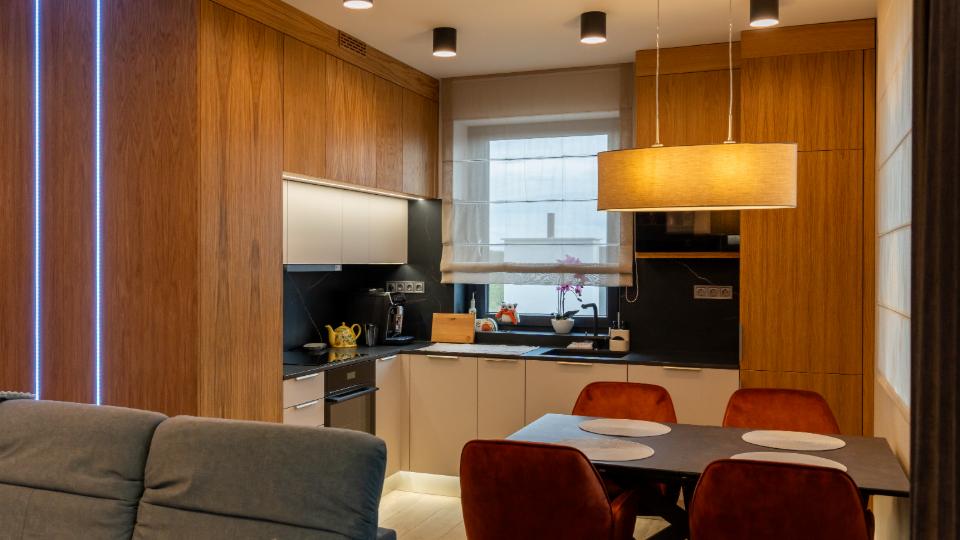 �jvil�g Lak�park csal�di h�z